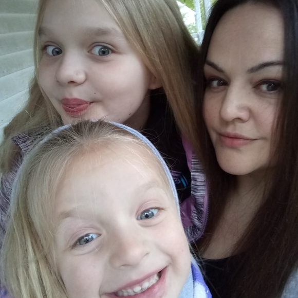 Meet your Posher, Andrea - Picture 1 of 1